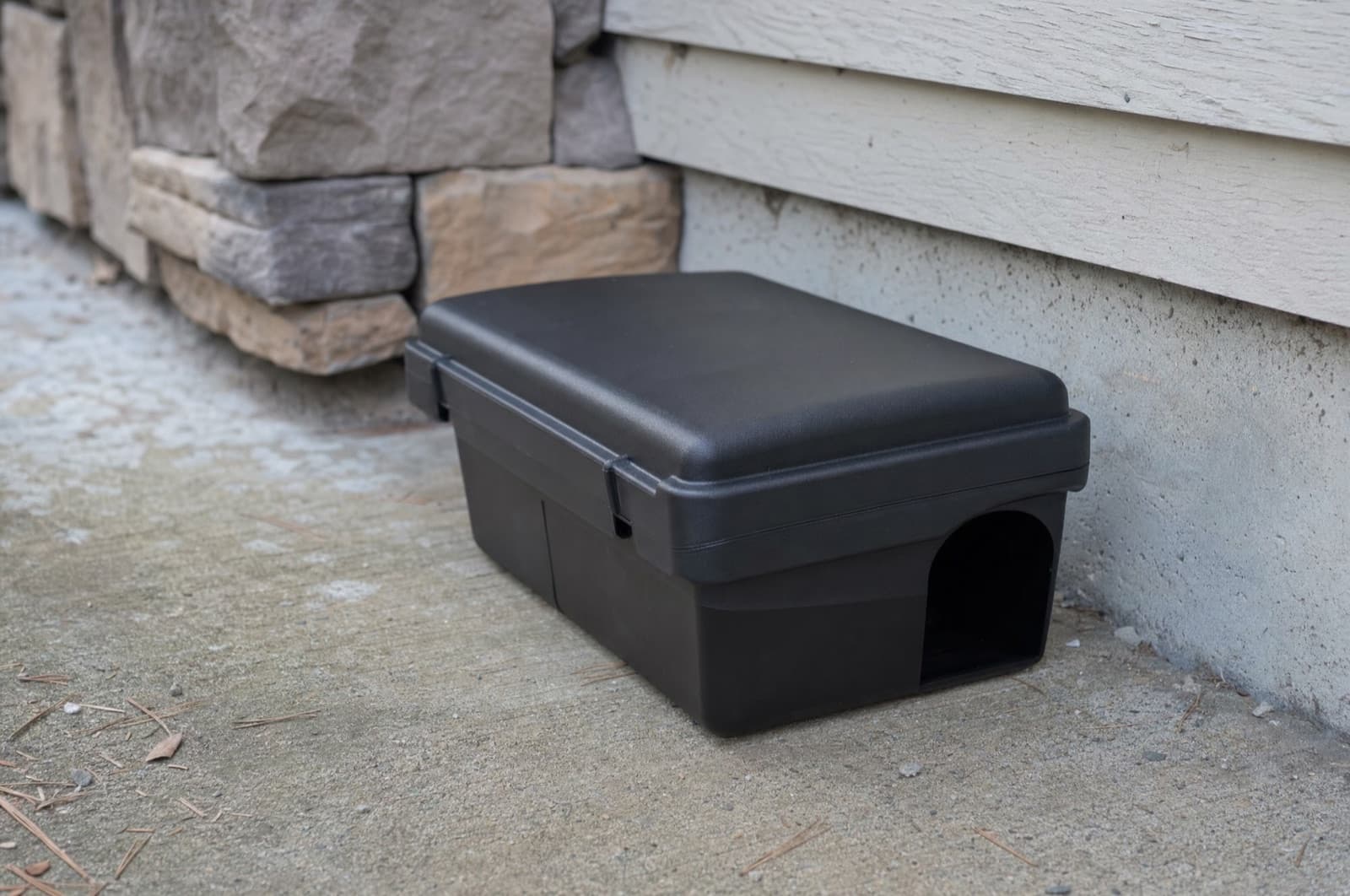 Rodenticides & Mouse/Rat Baits application — Mouse & Insect Glue Traps by Catchmaster